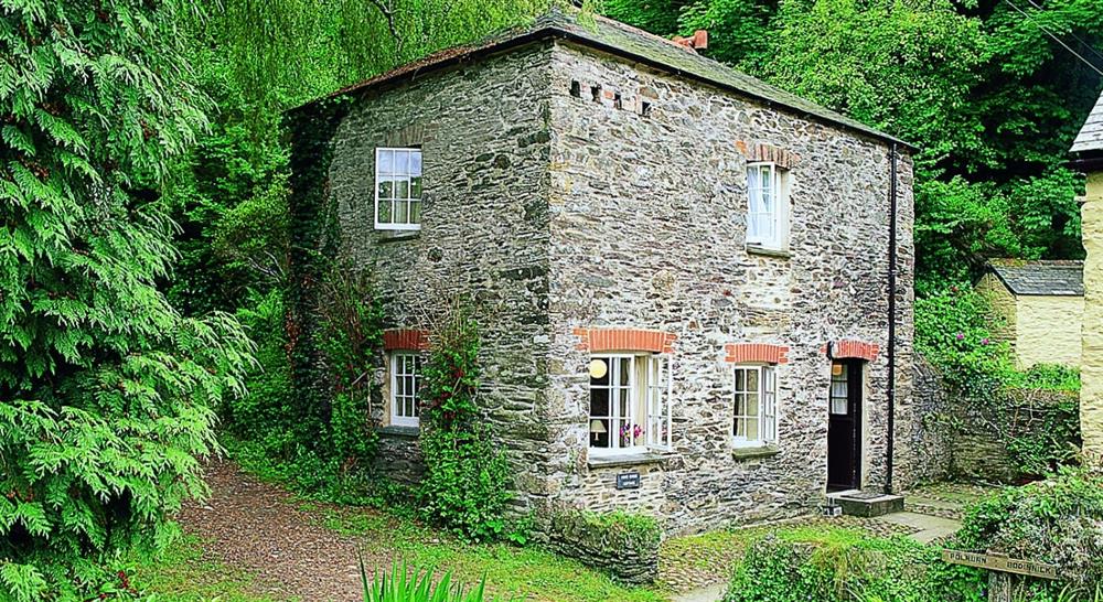 The exterior of Pont Creek Cottage, Pont Pill, Cornwall at Pont Creek Cottage in Lanteglos-by-fowey, Cornwall
