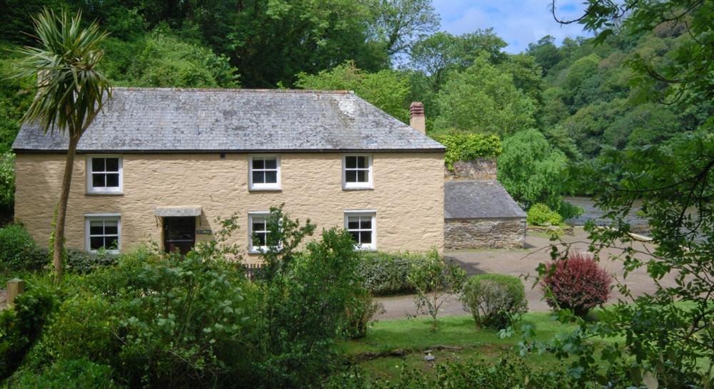 The exterior of Pont Pill Farm House, Pont Pill, Cornwall (photo 2) at Pont Pill Farm House in Lanteglos- By-fowey, Cornwall