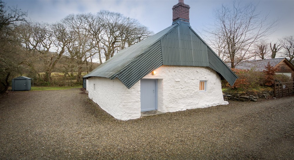 The exterior of Pontbrenmydyr, Ceredigion (photo 2) at Pontbrenmydyr in Aberaeron, Ceredigion