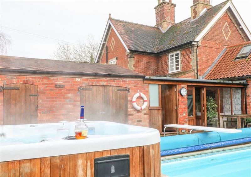 Enjoy the outside hot tub at Pool Cottage, Broxholme near Saxilby, Lincolnshire