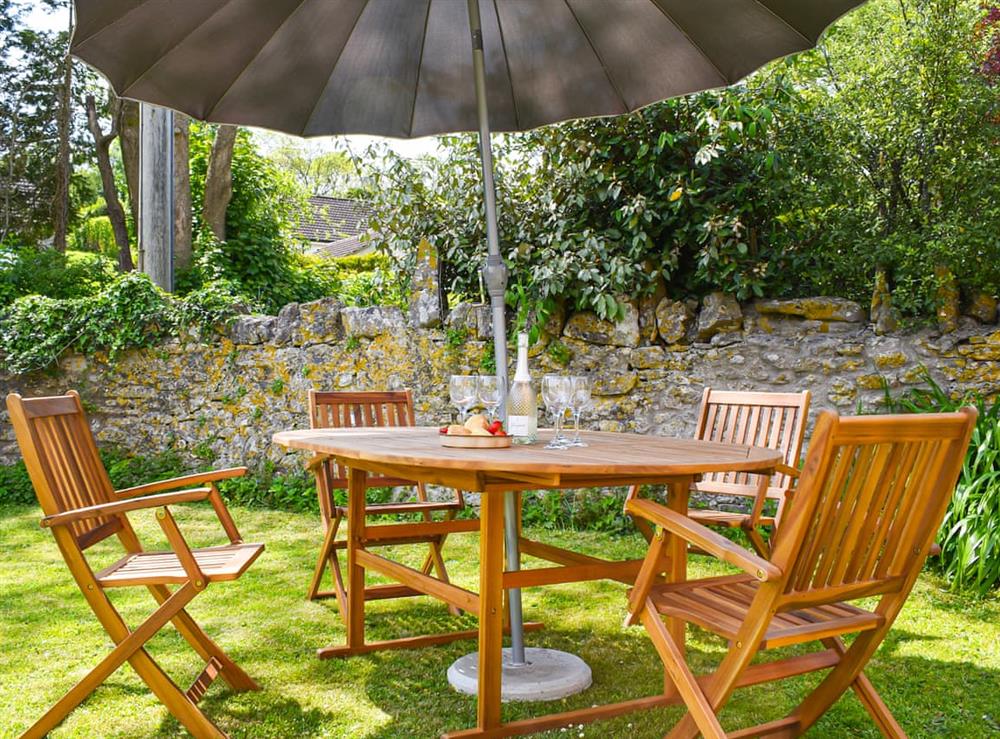 Sitting-out-area at Poplar Farm Cottage in Westbury-sub-Mendip, Somerset