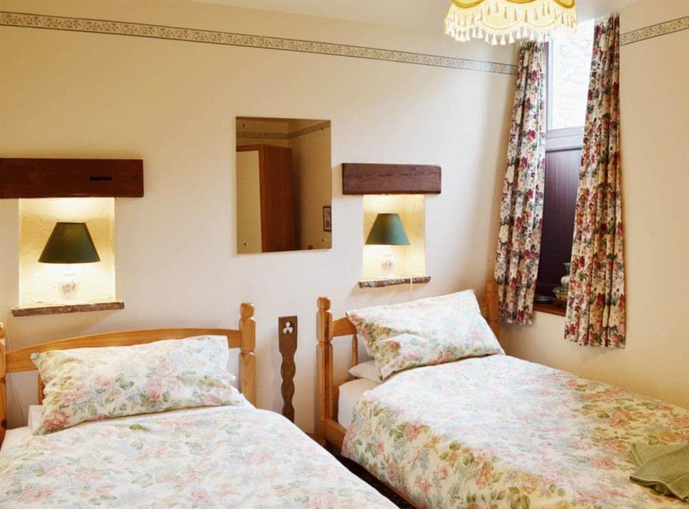 Twin bedroom at Poppies Court in Earl Sterndale, near Buxton, Derbyshire