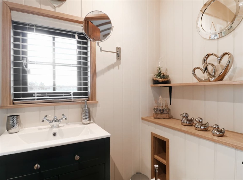 Bathroom (photo 3) at Poppies Shepherd Hut in Nottingham, Leicestershire
