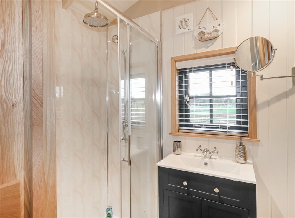 Bathroom at Poppies Shepherd Hut in Nottingham, Leicestershire