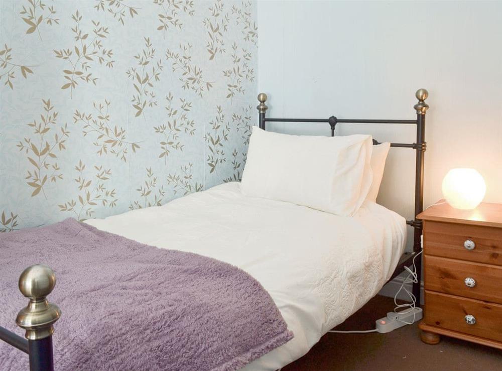 Peaceful single bedroom at Poppy Cottage in Bonsall, near Matlock, Derbyshire, England