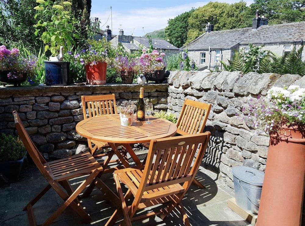 Relaxing sitting-out-area at Poppy Cottage in Hebden, near Grassington, North Yorkshire