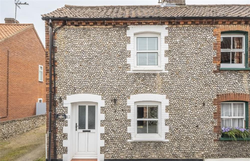 End terrace cottage quietly located within just a few minutes’ walk of the centre of the popular Georgian town of Holt