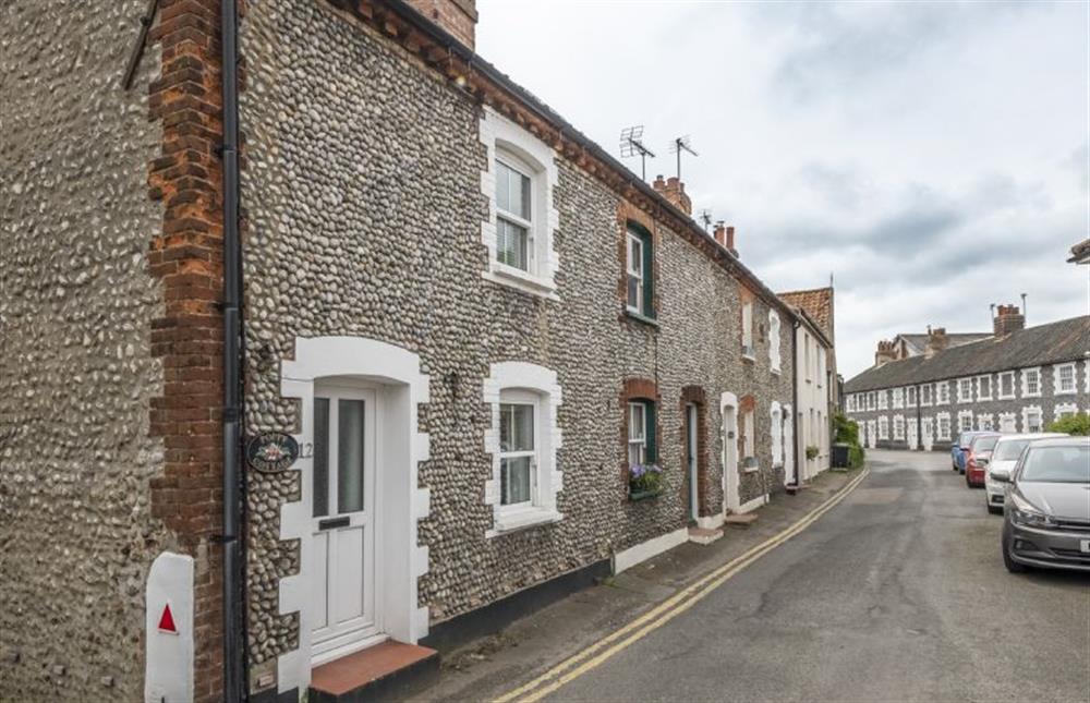 Poppy Cottage is quietly located, only a few minutes’ walk of the centre of Holt