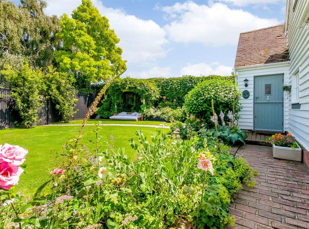 Garden and grounds at Poppys Cottage in Faversham, Kent