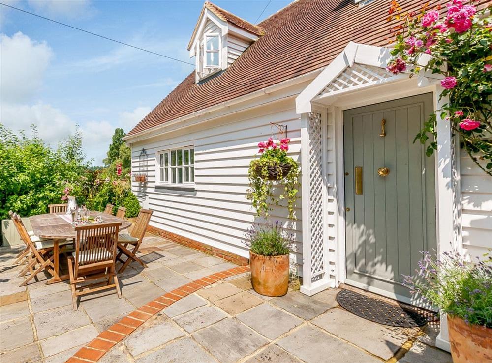 Sitting-out-area at Poppys Cottage in Faversham, Kent