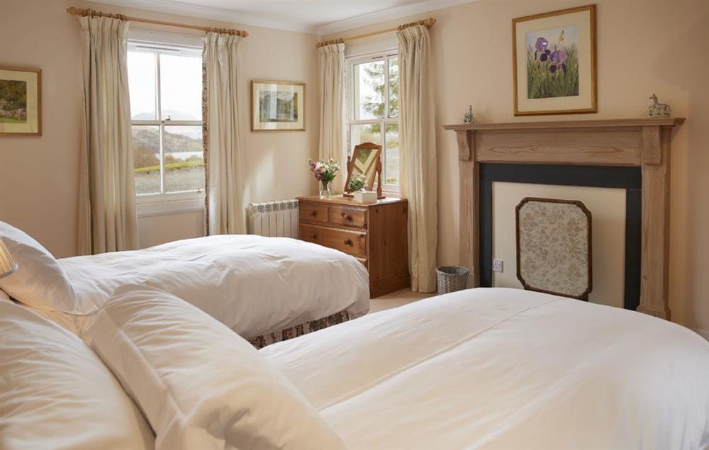 Twin bedroom with 3’ single beds and en-suite bathroom with bath and shower at Port na Mine, Inverawe