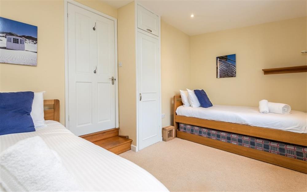 The second bedroom which leads off from the lounge has twin beds. at Portscatho in Helford Passage