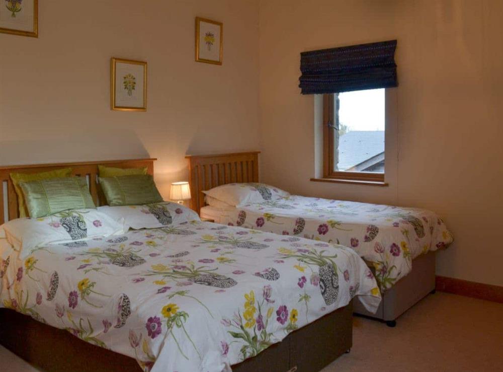 Twin bedroom (photo 2) at Poulston House in Harbertonford, near Totnes, Devon
