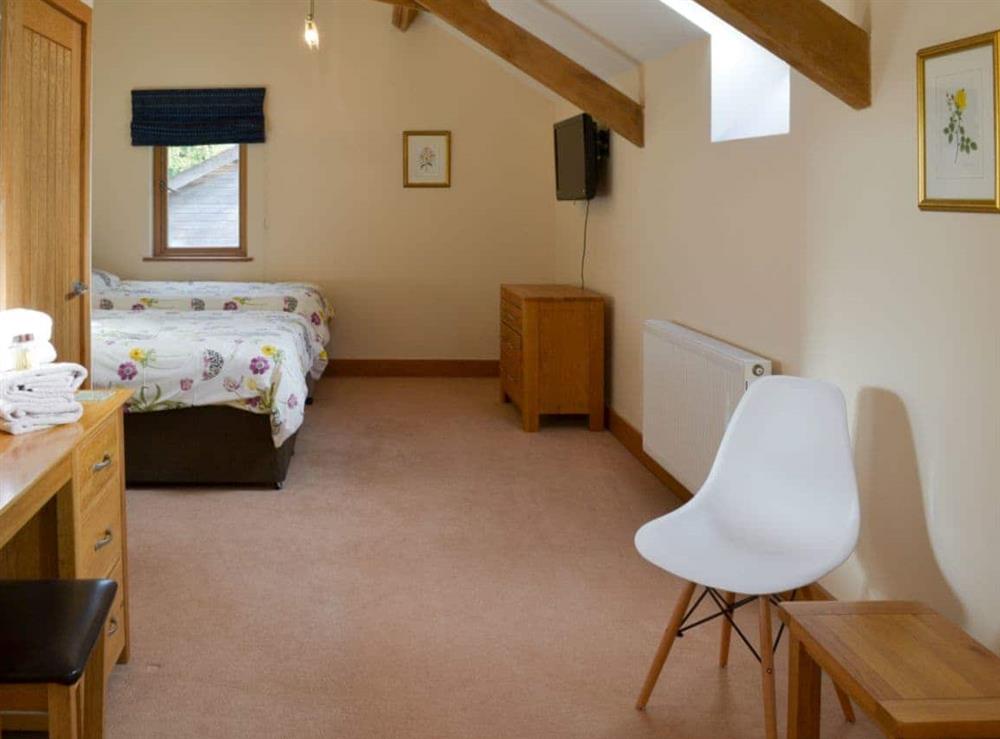 Twin bedroom (photo 3) at Poulston House in Harbertonford, near Totnes, Devon
