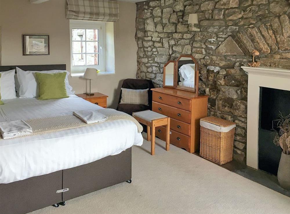 Double bedroom with a comfortable 5ft kingsize bed at Pound Cottage in Newbiggin, near Askrigg, North Yorkshire