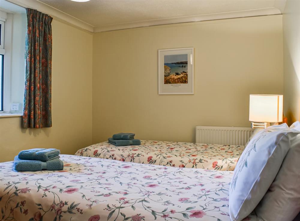 Twin bedroom (photo 2) at Poundhouse in Lostwithiel, Cornwall