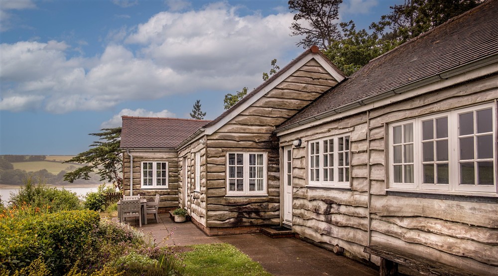 Powders, a wood cabin on the edge of Frenchmans Creek and Helford River, Cornwall at Powders in Helston, Cornwall
