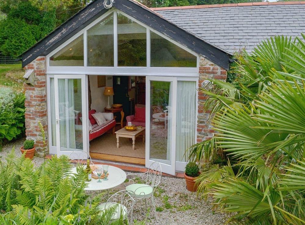 Lovely sitting out area at Praze Cottage in Mill Pool, near Bodmin, Cornwall