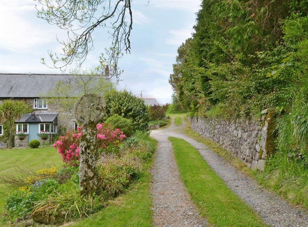 Welcoming driveway at Praze Cottage in Mill Pool, near Bodmin, Cornwall