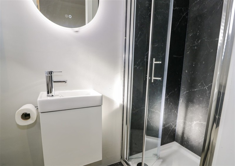 The bathroom at Premier Lodge 72, Dyserth