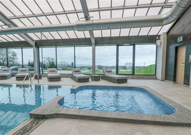 The swimming pool at Premier Lodge 72, Dyserth