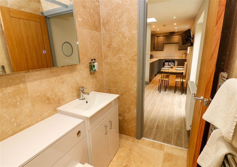 Bathroom (photo 2) at Premium 2 Bedroom Cottage Number 7, Brandon