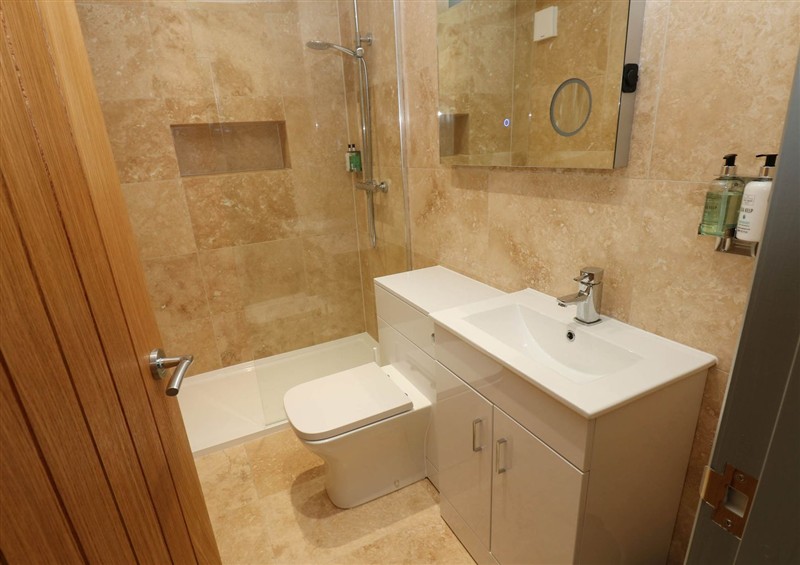 Bathroom at Premium 2 Bedroom Cottage Number 7, Brandon