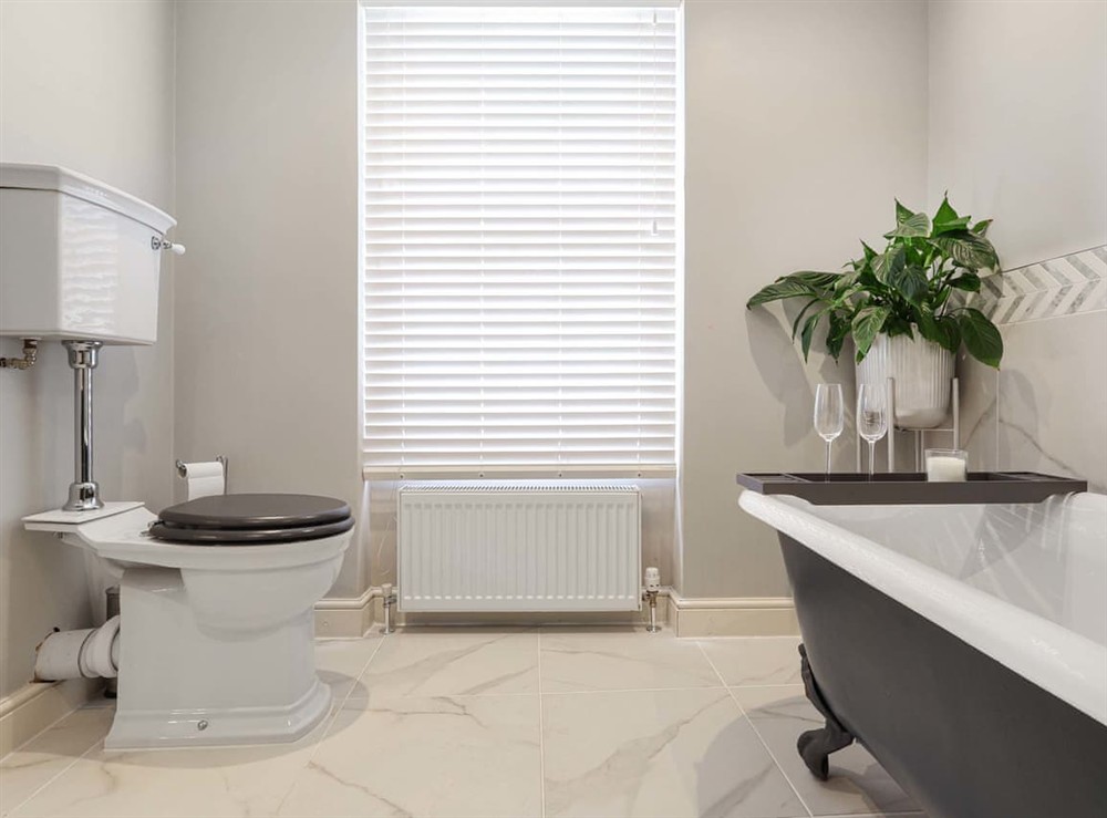 Bathroom (photo 3) at Prep House in Cheltenham, Gloucestershire