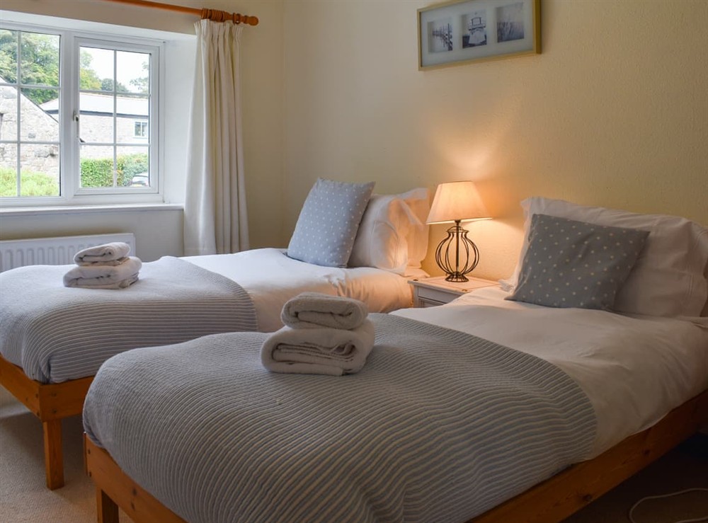 Twin bedroom at Prideaux Cottage in Par, Cornwall