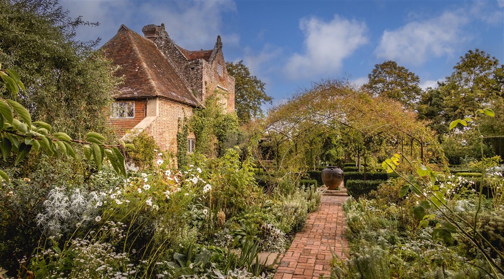 The area surrounding Priests House, Kent at Priest's House in Cranbrook, Kent
