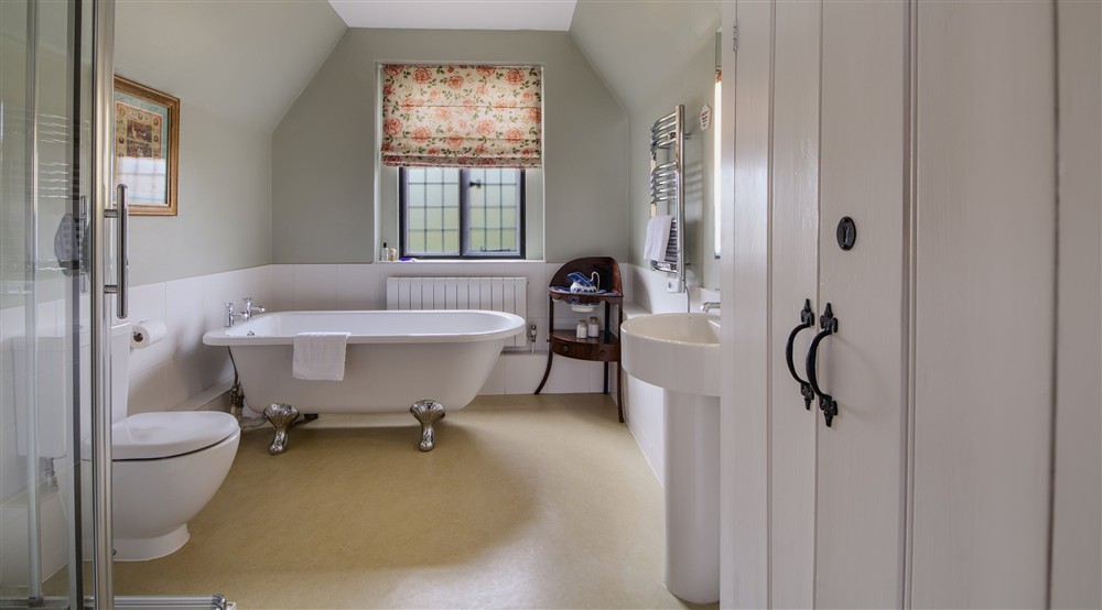 The en-suite bathroom for the double bedroom at Priest's House in Cranbrook, Kent