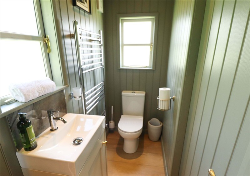 The bathroom at Primrose, Ashby-cum-Fenby near Waltham