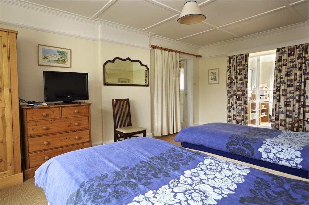 Ground floor bedroom with two single beds (photo 2) at Primrose Cottage (Thurlestone) in Thurlestone, Nr Kingsbridge