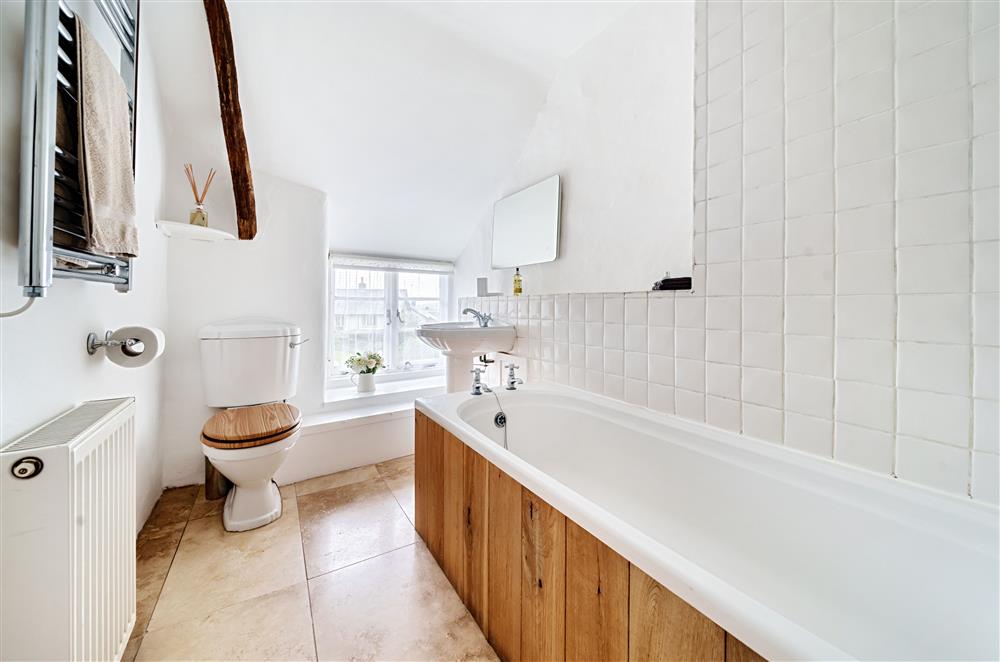 Family bathroom with wash basin, overhead shower and W/C at Primrose Cottage, Drewsteignton