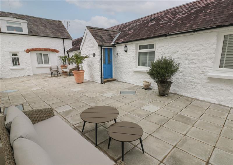 The setting at Primrose Cottage, Manorbier