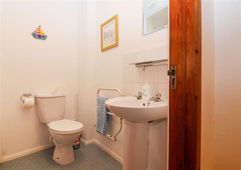 Bathroom at Primrose Cottage, Marldon