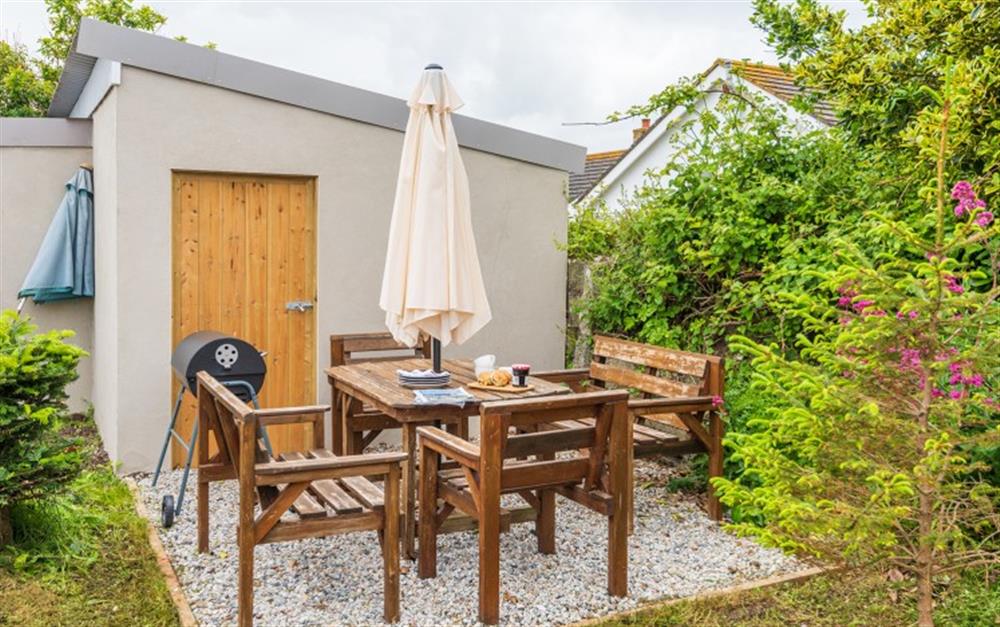 Outdoor Dining Space, BBQ at Primrose Cottage in Tintagel