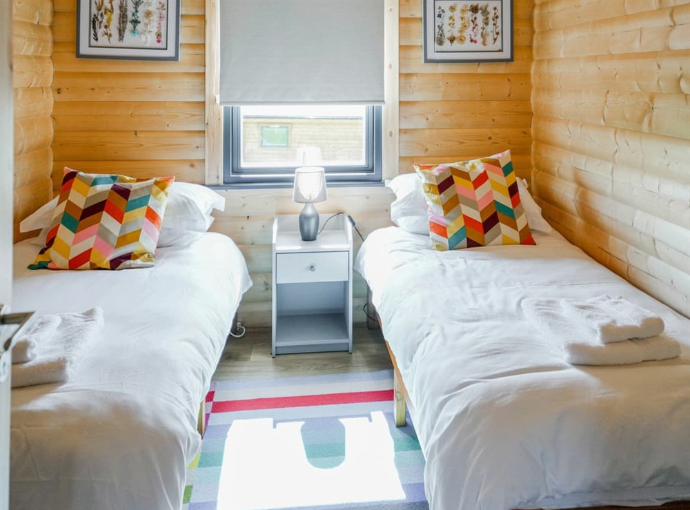 Twin bedroom at Primrose Lodge in Hittisleigh, Devon