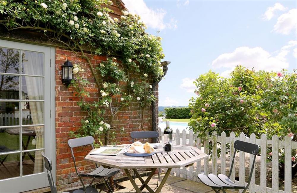 Lunch in the garden at Prospect Cottage, Wittersham, Kent
