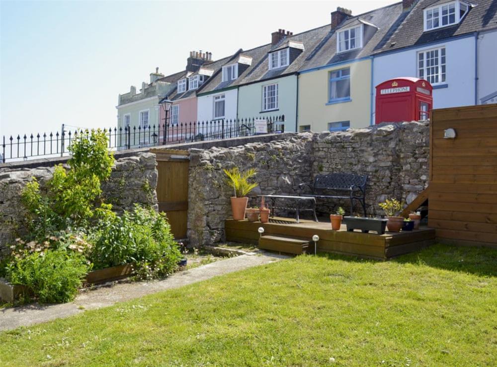 Enclosed garden with sitting-out area, garden furniture and barbecue at Providence Cottage in Turnchapel, near Plymouth, Devon