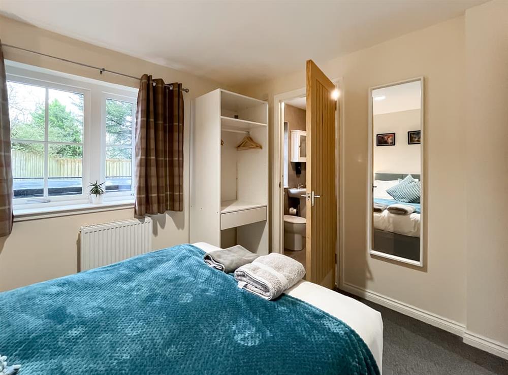 Double bedroom (photo 2) at Ptarmigan Lodge in Balmaha, Lanarkshire