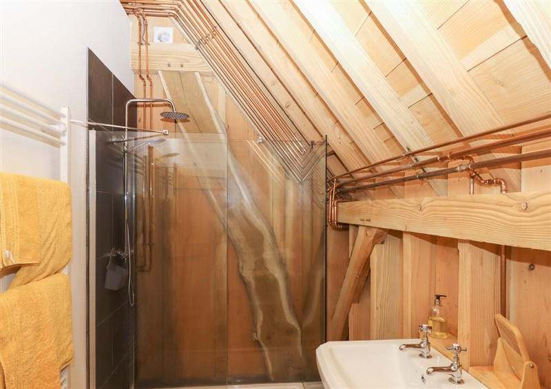 Bathroom (photo 2) at Pucklechurch, Kingsteignton