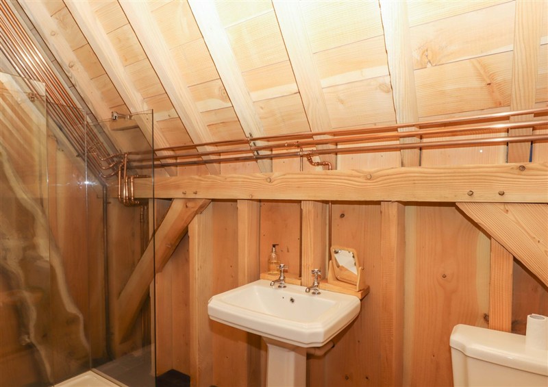 The bathroom (photo 2) at Pucklechurch, Kingsteignton