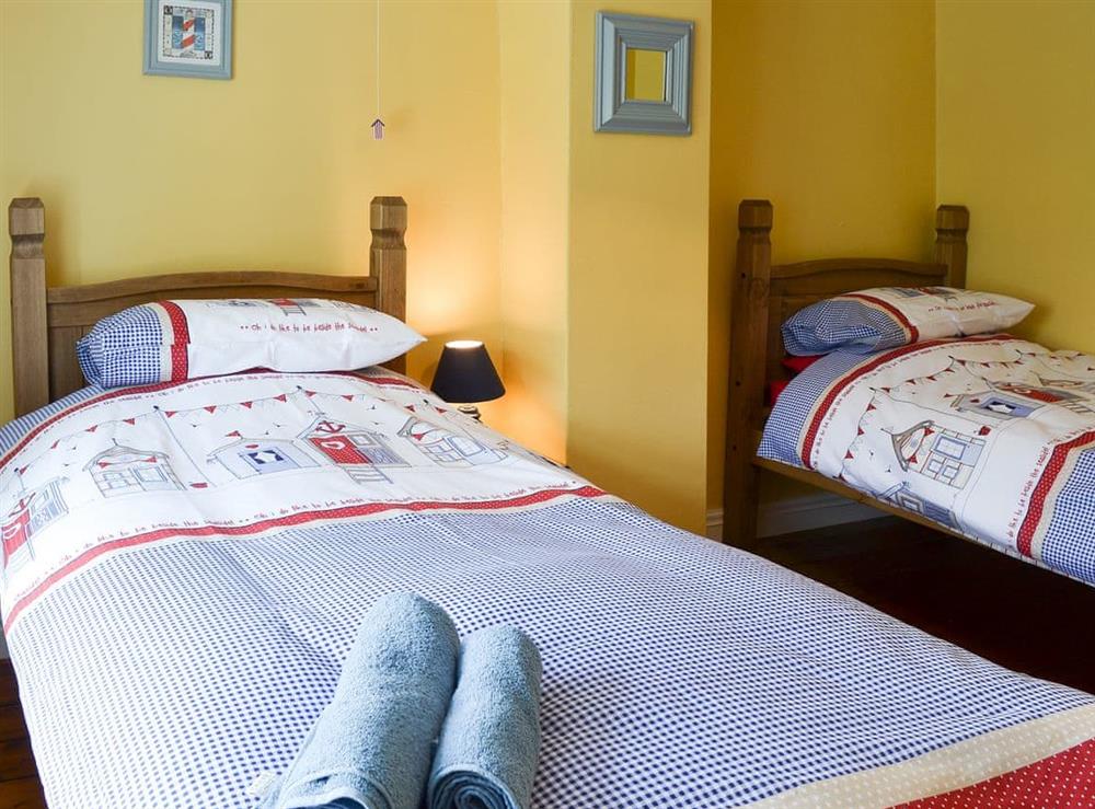 Well-appointed twin bedded room at Puffin Cottage in Buckton, near Bridlington, North Humberside