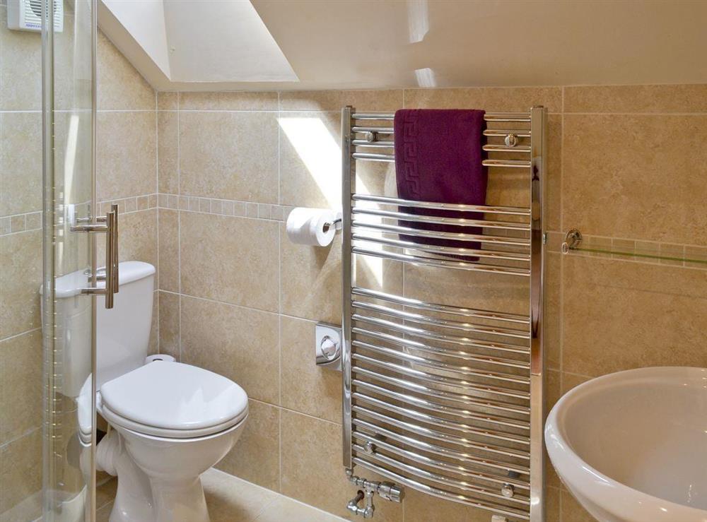 En-suite shower room at Puffin Cottage in Buckton, near Flamborough, North Humberside