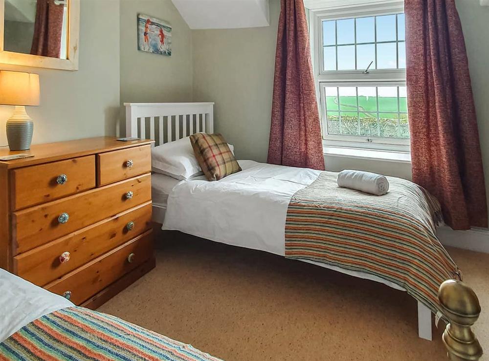 Twin bedroom at Puffin House in Hartland, Devon
