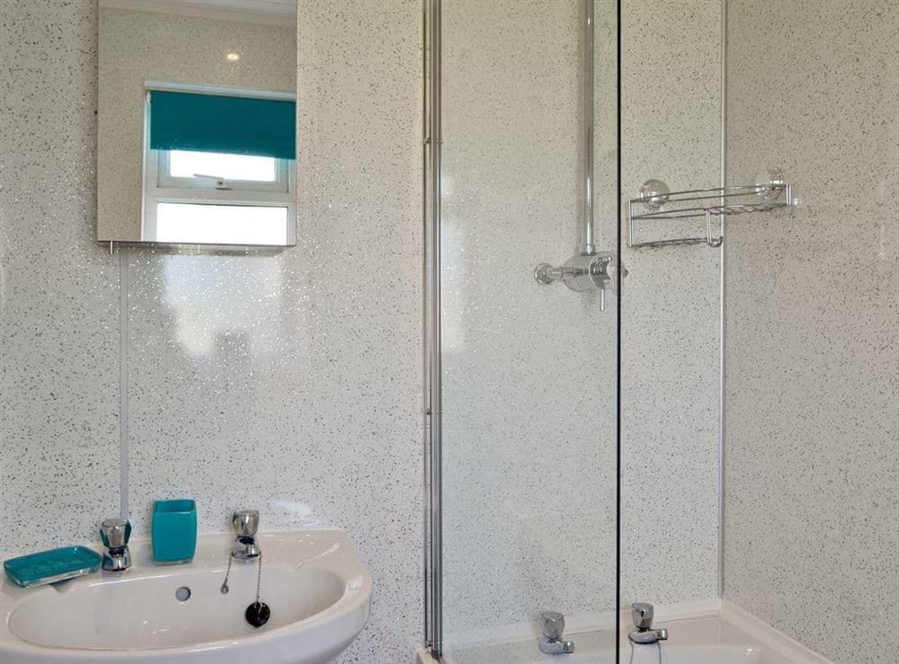 Bathroom with shower over bath at Puffins in Port Isaac, Cornwall