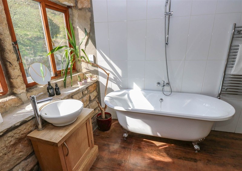 The bathroom at Pule Hill Farm, Marsden