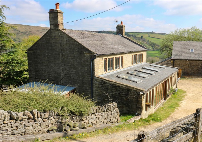 The setting (photo 2) at Pule Hill Farm, Marsden