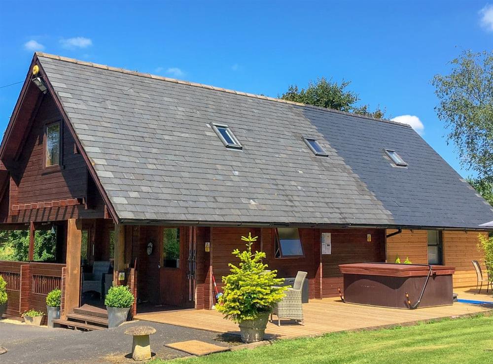 Wonderful holiday property with private hot tub at Quarry Lodge in Munsley, near Ledbury, Herefordshire